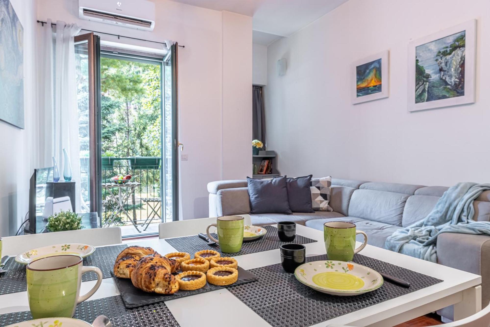Deluxe & Elegant With Comfort And View Appartamento